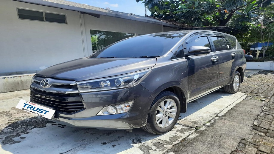 TOYOTA INNOVA 2.4 V AT 2019